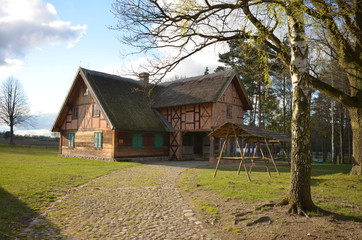Fototapeta na wymiar Zabytkowa chata
