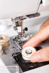 put the thread spool in the sewing machine