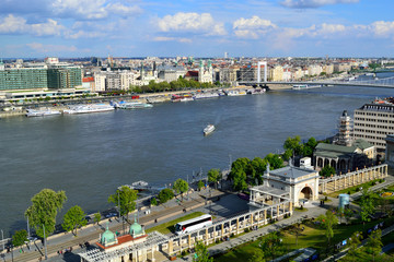Fototapeta na wymiar Budapest - Danubio visto dalla Collina Várhegy 
