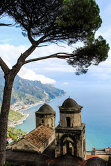 Fototapeta na wymiar Overlooking the Mediterranean from Ravello