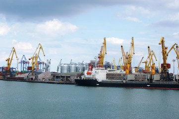 Fototapeta premium port, sea, transport, cargo, ship, loading, shipping, water, crane, boat, vessel, export, transportation, business, logistic, international, harbor, industrial, industry, freight, maritime, container,