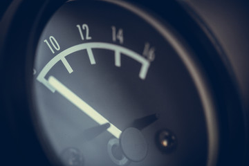 Analog car volt meter