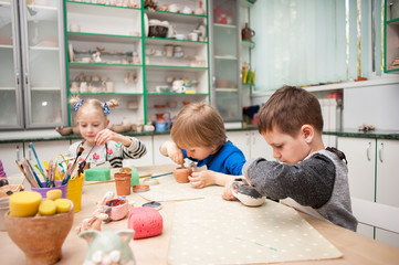 Children make a ceramic product