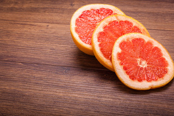 Fototapeta na wymiar orange grapefruit on a wooden surface. arrangement of sliced fruit.
