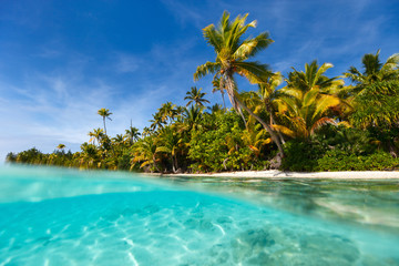 Fototapeta na wymiar Stunning tropical beach at exotic island in Pacific