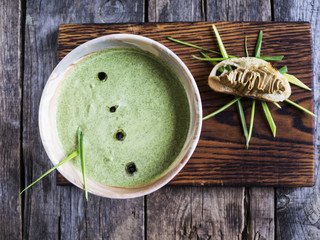 Cream soup with spinach