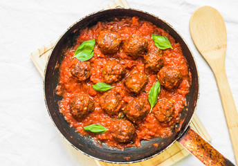 Meatballs in tomato sauce