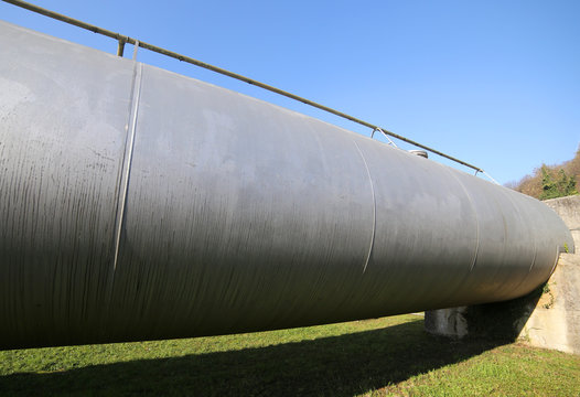 giant steel pipe for the transport of gas or oil