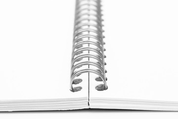 Ringbuch mit leeren Seiten