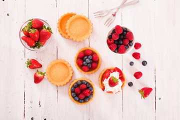 Tartlets with forest fruits. 