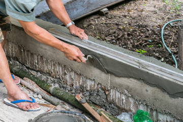 Obraz premium plasterer concrete worker at wall work