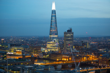 Obraz premium Shard of Glass and London bridge at night. London at sunset