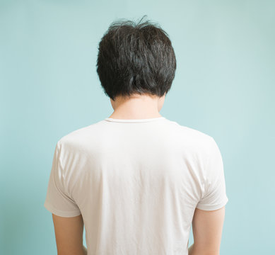 Tシャツ姿の男性の後ろ姿 Stock 写真 Adobe Stock Tシャツ姿の男性の後ろ姿 Stock 写真 Adobe Stock