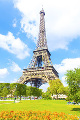 Fototapeta premium Eiffel Tower and blue sky photo