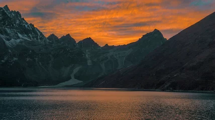 Photo sur Plexiglas Cho Oyu Last rays of the sun in the clouds - Gokyo region, Nepal, Himalayas