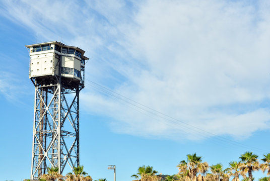 Telef&eacute;rico en ciudad foto construcci&oacute;n ciudad