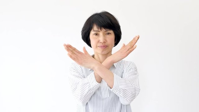 ミドル　女性　ばつ印