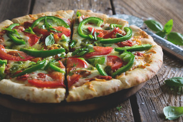 Pizza with mozzarella and green bell pepper