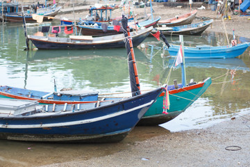 Fototapeta na wymiar Small fishing boats near the island