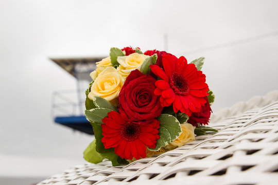 Brautstrau&szlig; an der Ostsee mit Rosen