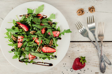 Fresh salad with arugula and strawberries