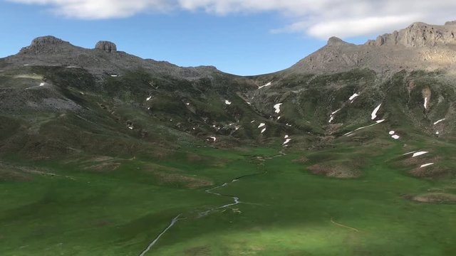 dağ &ccedil;ukurları ve k&uuml;&ccedil;&uuml;k menderes suları