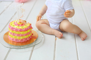 first birthday smash the cake for girl