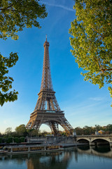 Fototapeta na wymiar Dawn at the Eiffel Tower, Paris.