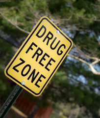 drug free zone sign  - 152727179