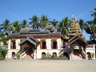 Wat Sri Chum Burmese Buddhist Temple, Tak, Thailand
