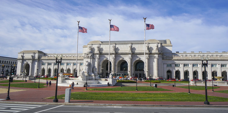 Washington Union Station on a sunny day - WASHINGTON DC - COLUMBIA - APRIL 7, 2017
