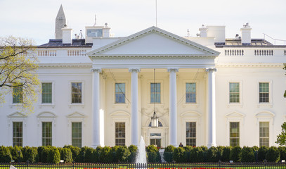 Fototapeta na wymiar The famous White House in Washington DC - WASHINGTON DC - COLUMBIA - APRIL 7, 2017