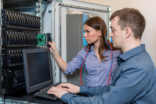 IT engineers with the management console