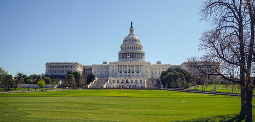 Fototapeta na wymiar Beautiful US Capitol grounds in Washington - WASHINGTON DC - COLUMBIA - APRIL 7, 2017