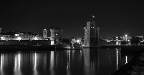 Fototapeta na wymiar La Rochelle de nuit