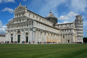 Fototapeta na wymiar Pisa cathedral on a bright sunny day in Pisa, Italy