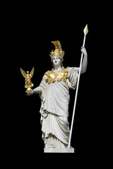 Pallas Athene- Statue vor schwarzen Hintergrund
