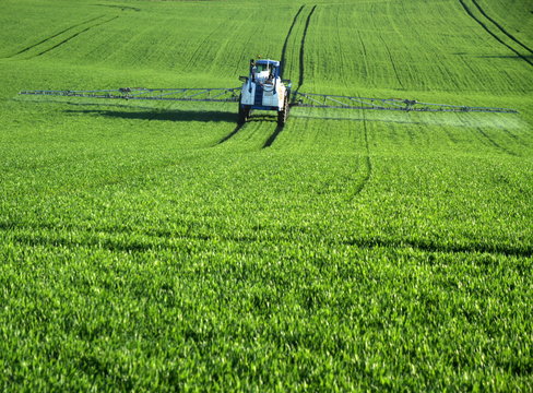 pesticide,traitement,agriculture,agriculteur,pollution