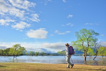 初夏の湖畔・新緑のトレッキング