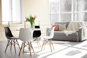 Fototapeta na wymiar Modern living room with table and chairs