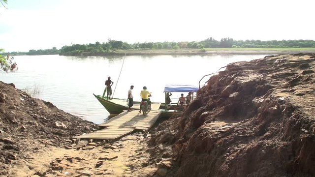 Inwa Ava, crossing the river by ferryboat