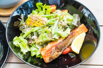 grilled salmon salad