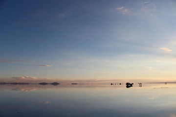ウユニ塩湖の鏡張り