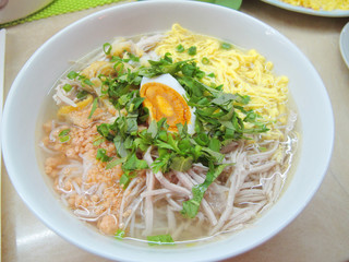 Vietnamese vermicelli with egg, chicken and pork or Bun thang in white bowl