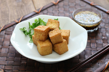 fried tofu with dipping sauce