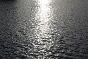 水面の光