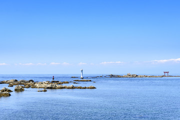 森戸海岸　裕次郎灯台　鳥居　名島　海