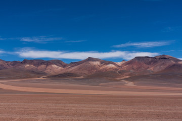 Fototapeta na wymiar ボリビアのアルティプラノの山