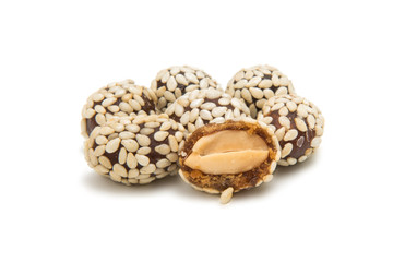 Peanuts in sesame seeds