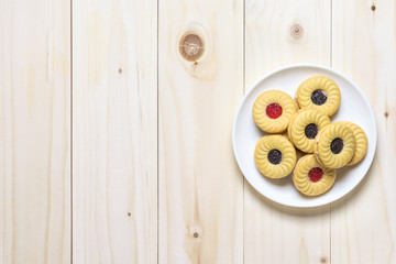 Obraz na płótnie Canvas Cookie biscuits on wooden table, flat lay